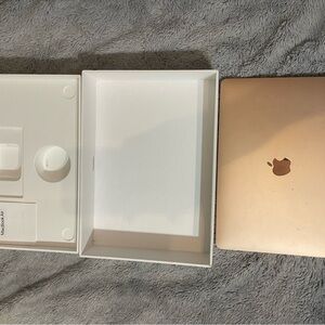 Apple MacBook Air in Gold M2 chip 2024